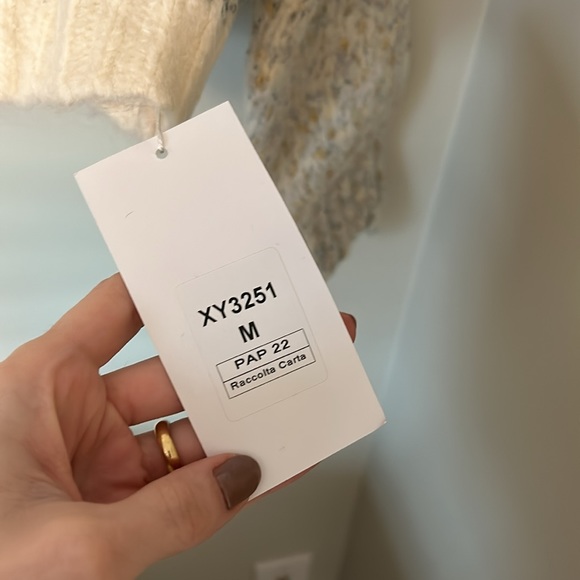 BNWT - M - button cardigan - Picture 4 of 4